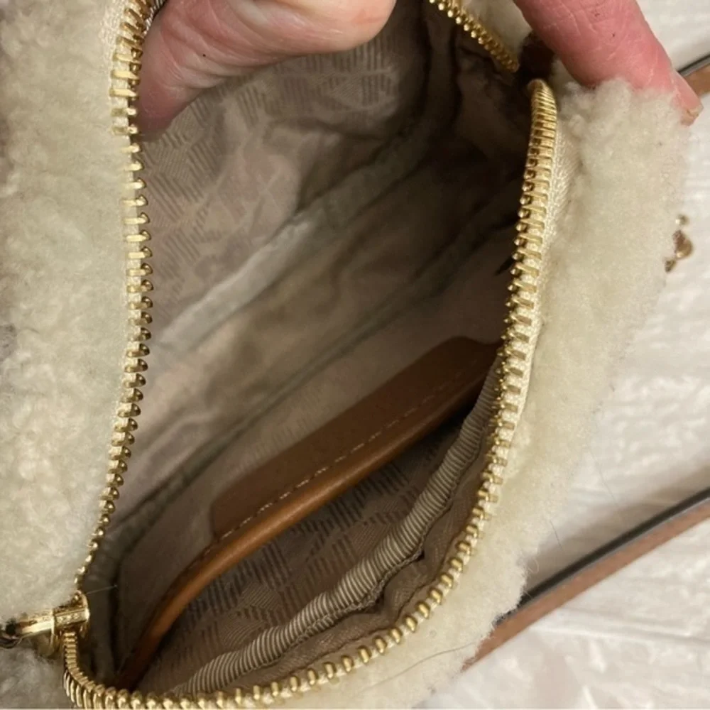Michael Michael Kors JET SET TRAVEL SMALL SHEARLING CROSSBODY